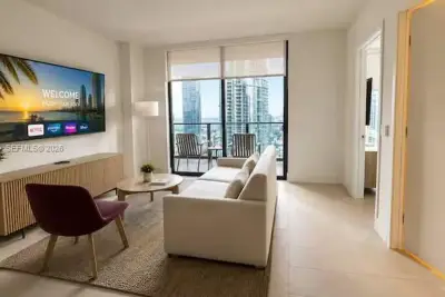 159 NE 6th St #3911, Miami: photo 1 of 6