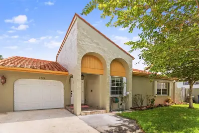 2905 Albatross Dr, Cooper City: photo 1 of 33