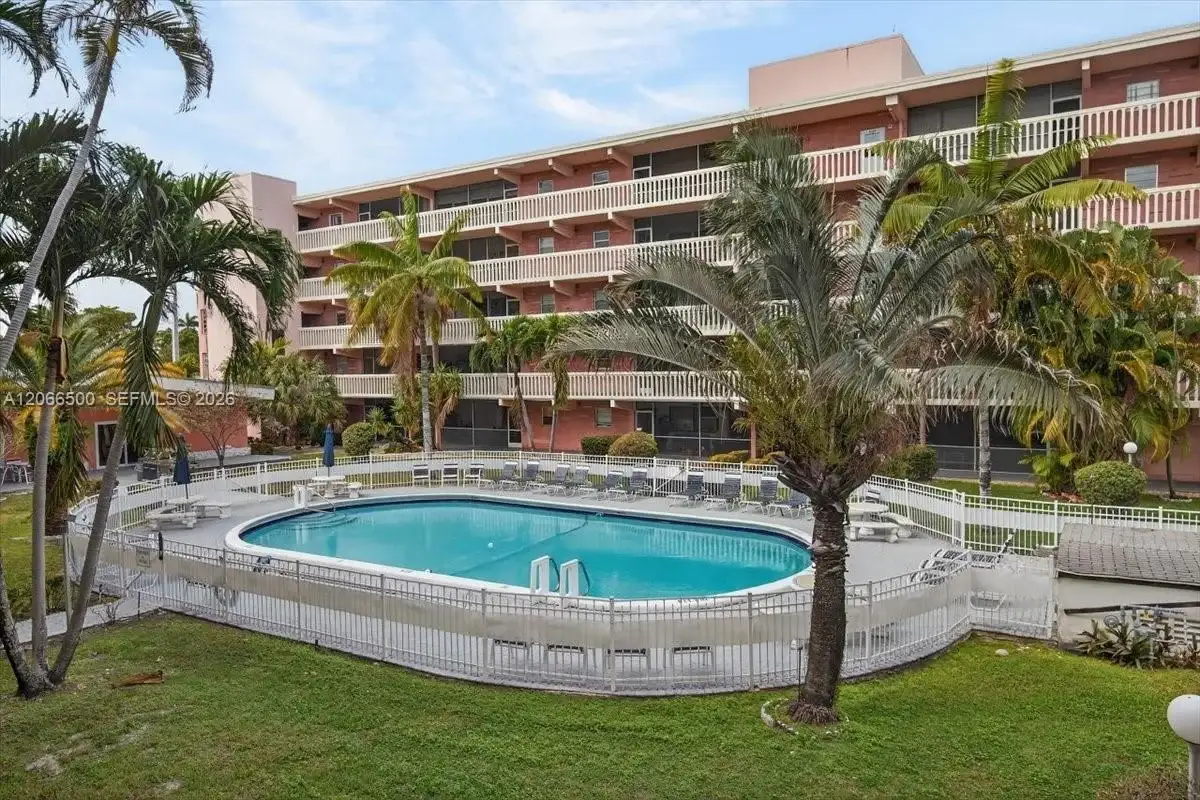 180 NE 12th Ave #11D, Hallandale Beach: photo 1 of 19