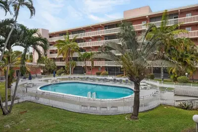 180 NE 12th Ave #11D, Hallandale Beach: photo 1 of 19