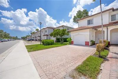 3680 NW 29th Ct, Lauderdale Lakes: photo 1 of 11