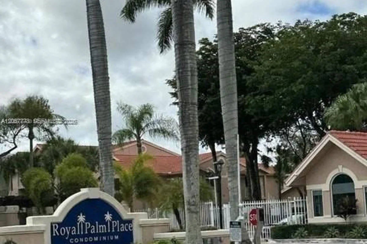 15770 SW 106th Ter #104, Miami: photo 1 of 21