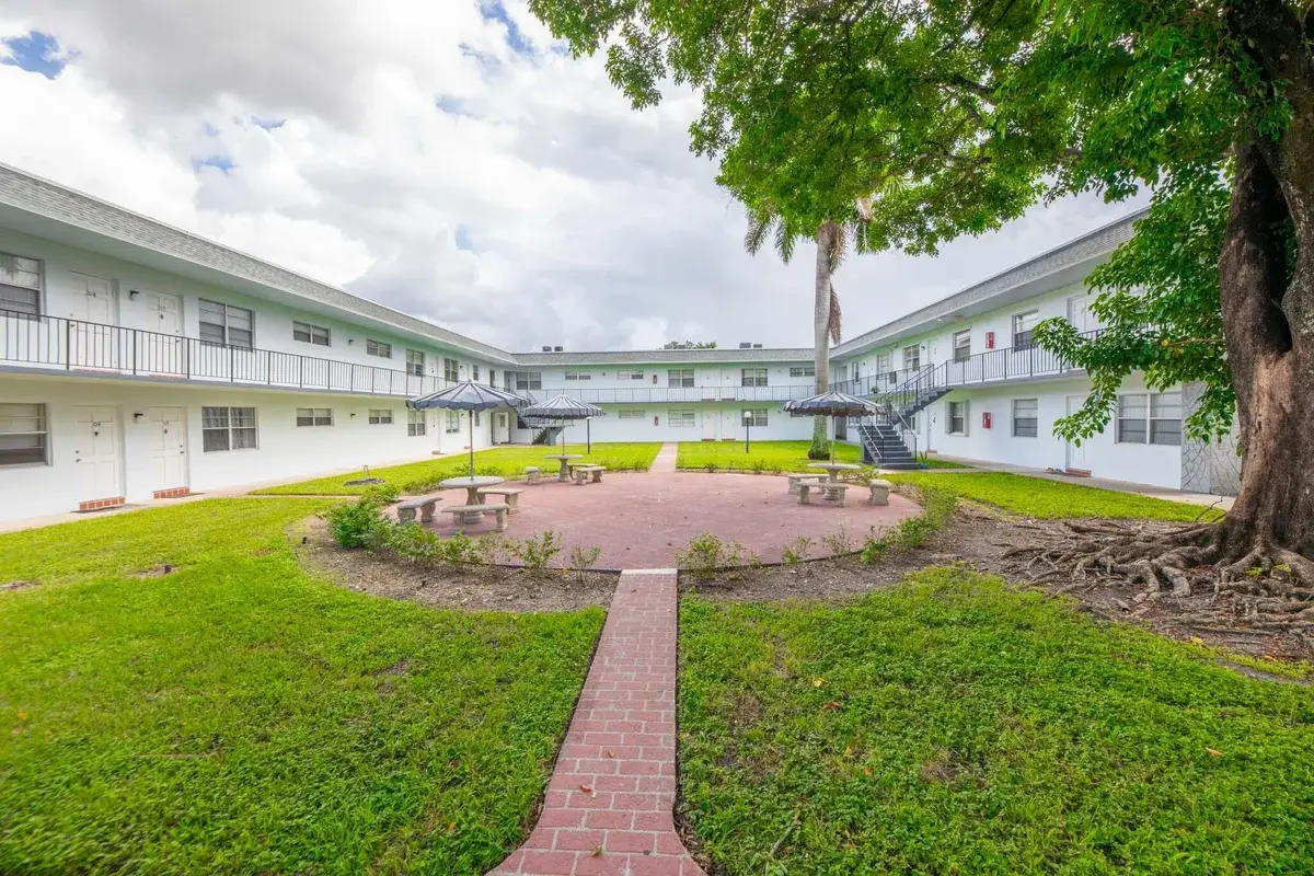 6191 SW 37th St #114, Davie: photo 1 of 23