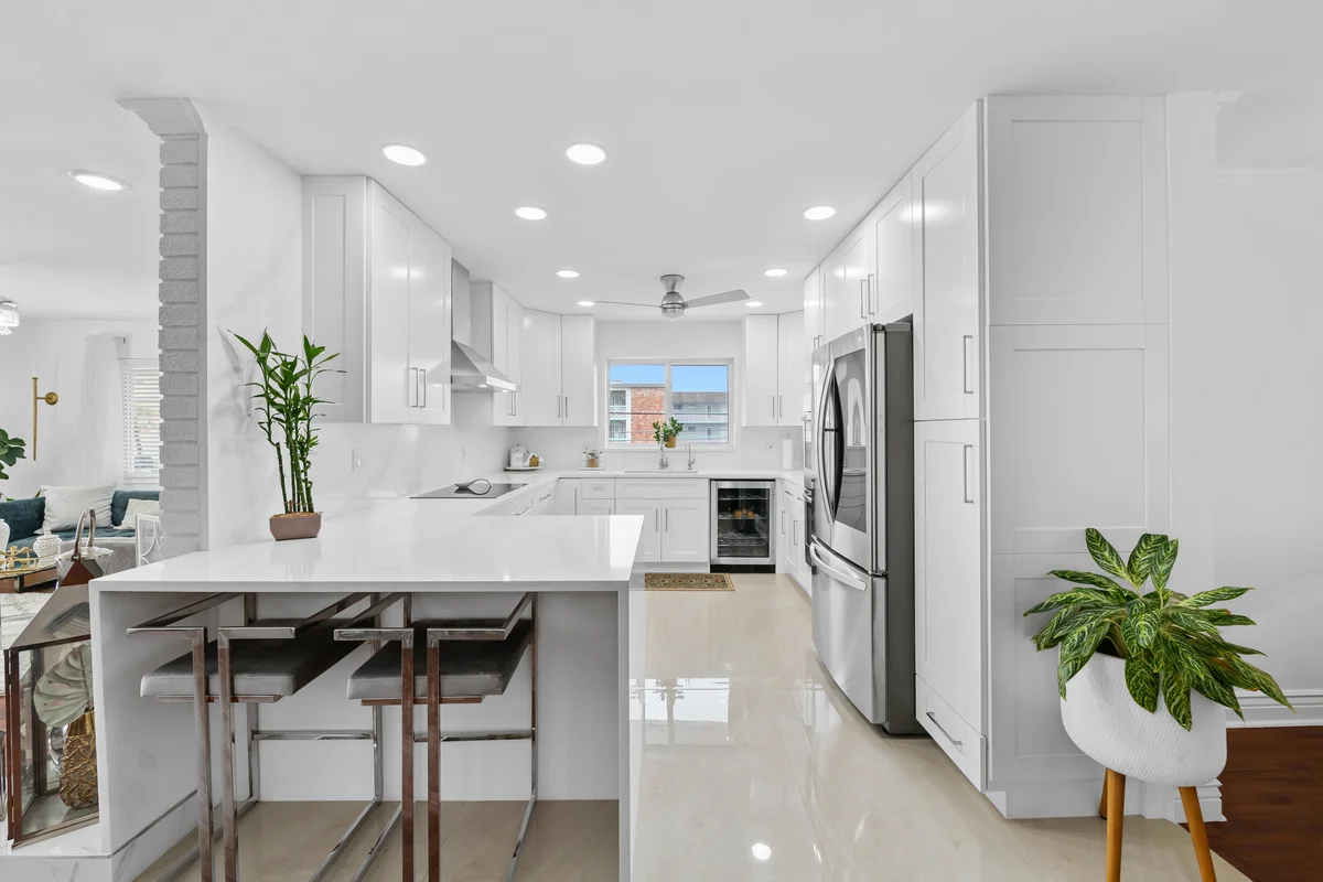 1040 Crystal Lake Dr #4, Deerfield Beach: photo 1 of 29