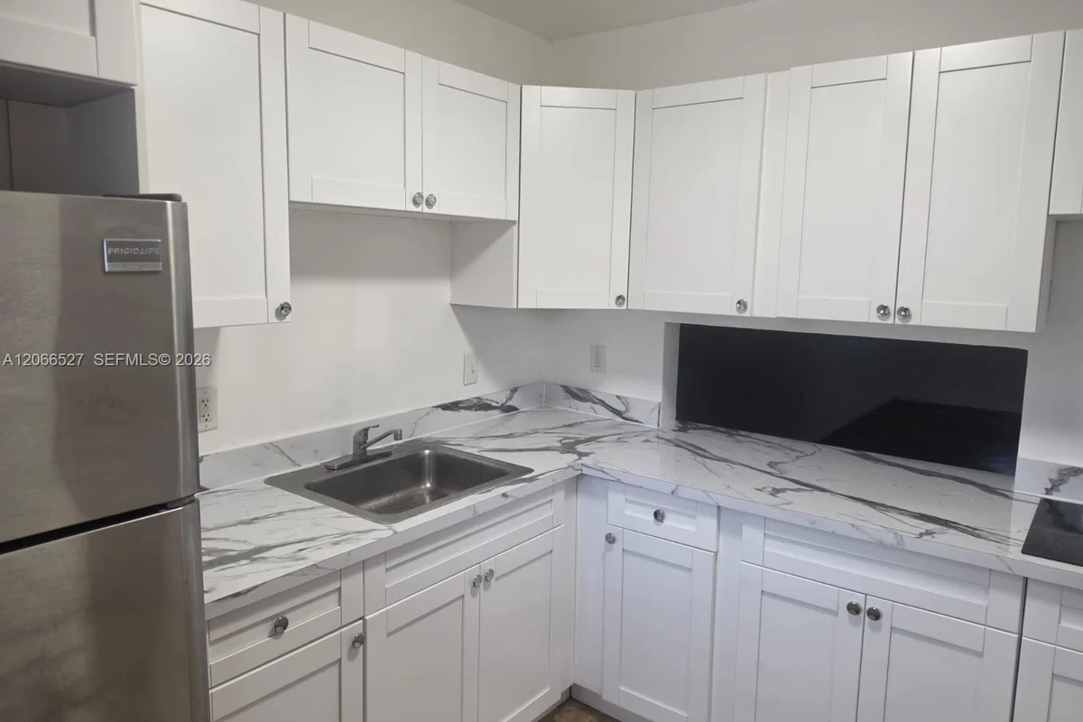 251 NE 187th St #803, Miami: photo 1 of 21