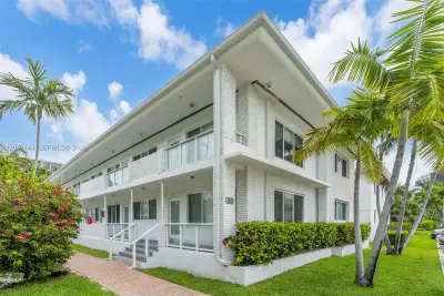 1065 98th St #1, Bay Harbor Islands: photo 1 of 19