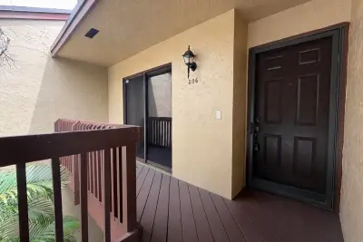 206 Lakeview Dr E, Royal Palm Beach: photo 1 of 16