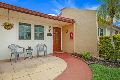152 Lake Anne Dr, West Palm Beach: photo 1 of 34