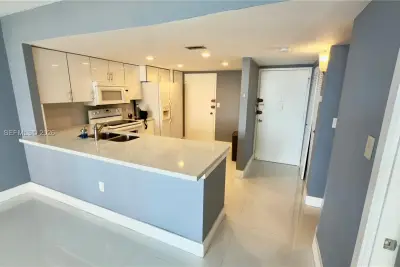 1351 NE Miami Gardens Dr #422E, Miami: photo 1 of 28