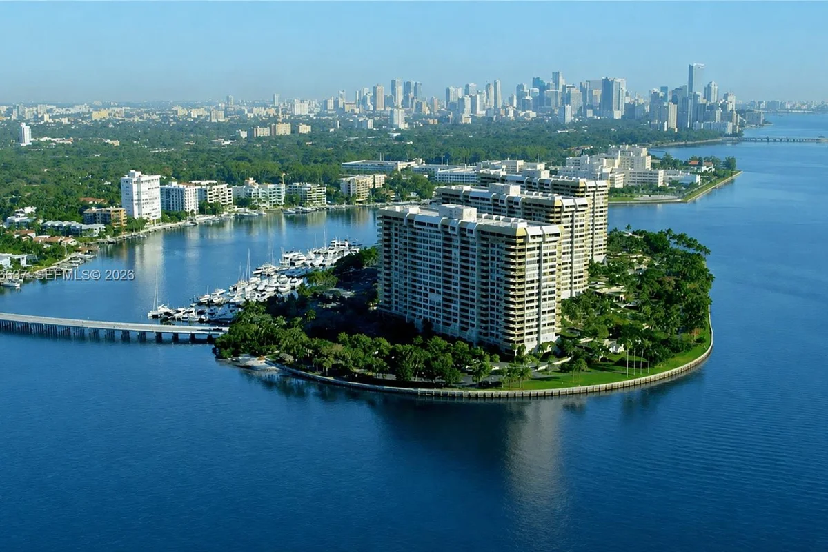 3 Grove Isle Dr #C1208, Miami: photo 1 of 19