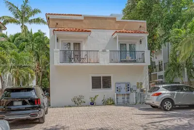 2945 Coconut Ave #1, Miami: photo 1 of 12