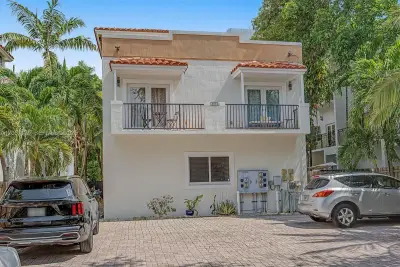 2945 Coconut Ave #4, Miami: photo 1 of 15