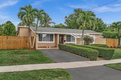 11911 SW 168th Ter, Miami: photo 1 of 23