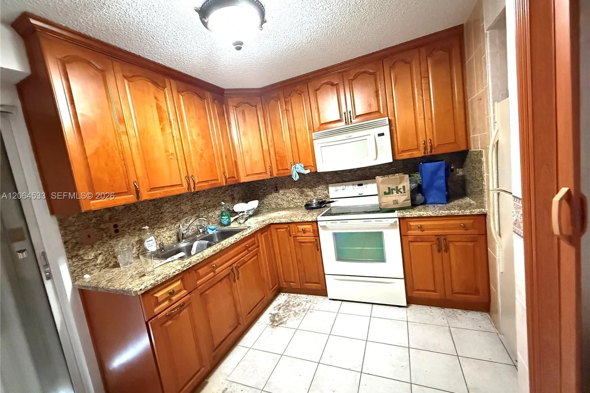 199 SW 12th Ave #301C, Miami: photo 1 of 23