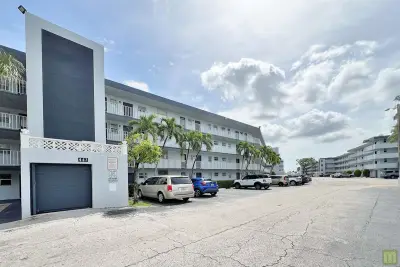 443 NE 195th St #140, Miami: photo 1 of 34