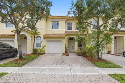 8481 SW 27th St #102, Miramar: photo 1 of 38