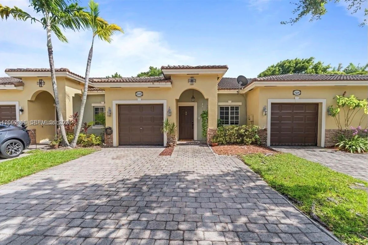3220 NE 11th Dr, Homestead: photo 1 of 16