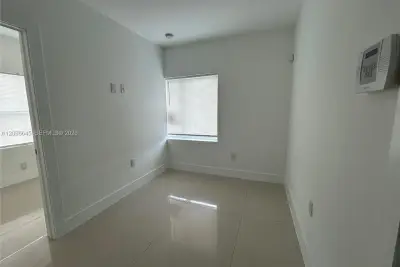 1890 NW 35 St #7, Miami: photo 1 of 15