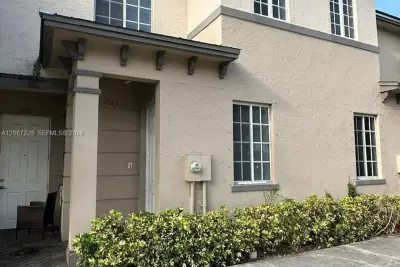 1985 Marsh Harbor Dr, Riviera Beach: photo 1 of 12
