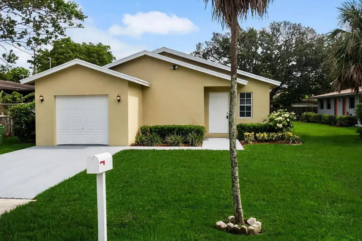 1136 NW 5th Ct, Fort Lauderdale: photo 1 of 30
