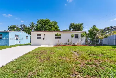 1583 NE 152nd St, North Miami Beach: photo 1 of 39