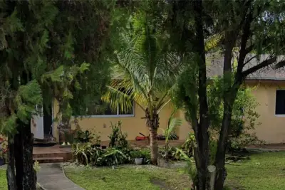 1250 NE 115th St #3, Miami: photo 1 of 2