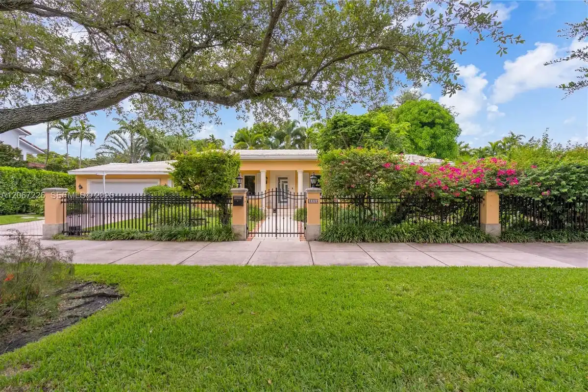 6605 Maynada St, Coral Gables: photo 1 of 43