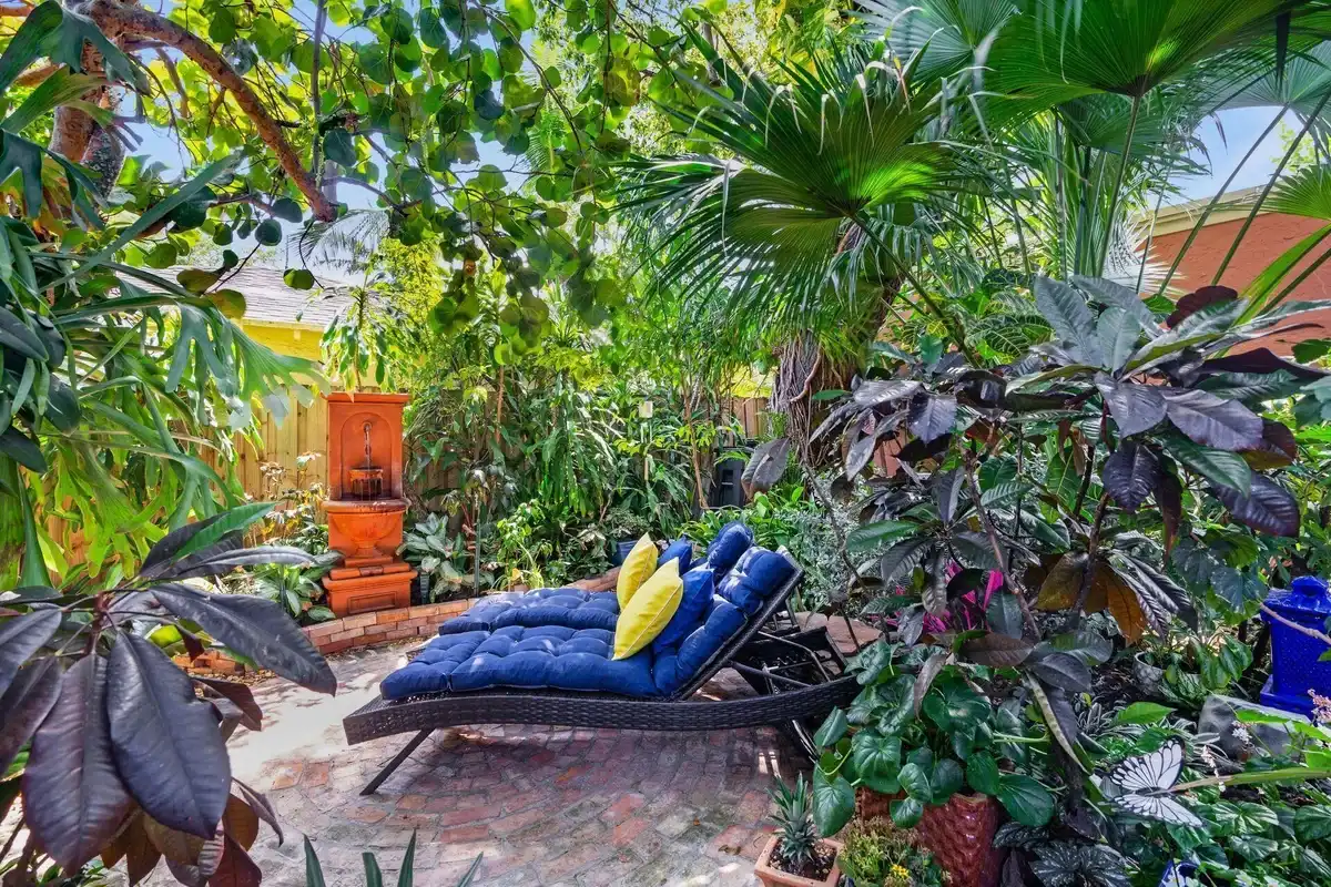 728 Palm St, West Palm Beach: photo 1 of 13