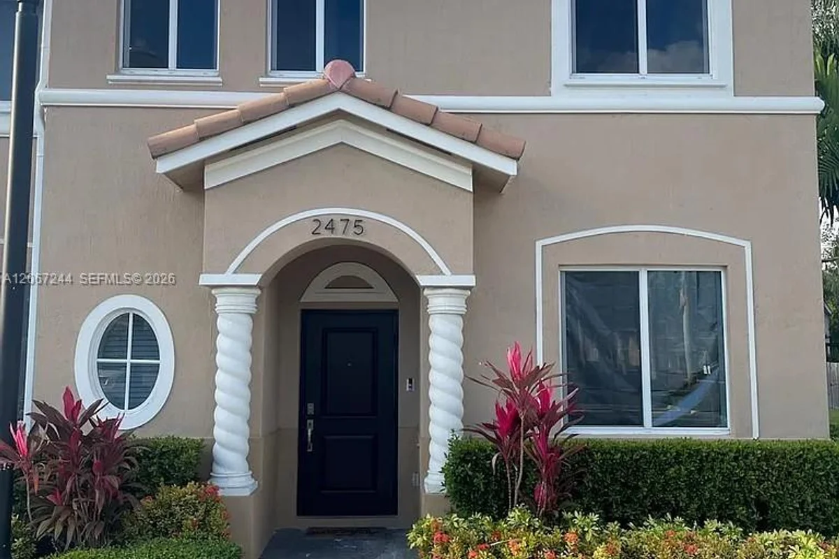 2475 SE 11th St, Homestead: photo 1 of 4