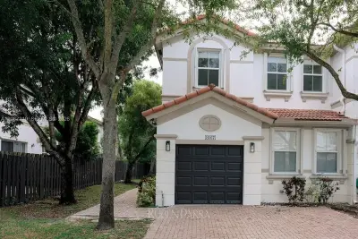 8167 NW 108th Ct, Doral: photo 1 of 77