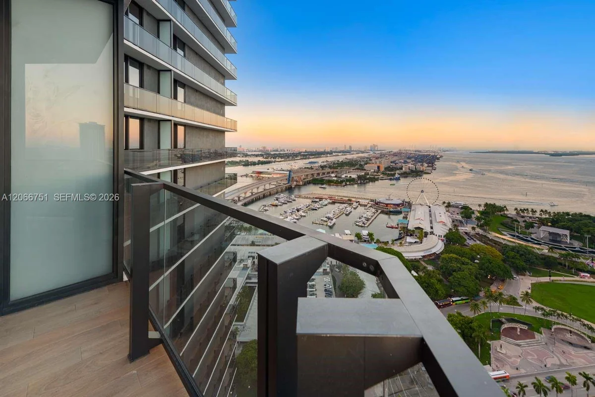398 NE 5th St #4114, Miami: photo 1 of 7