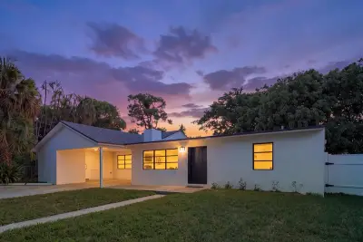 6700 Forest Ct, West Palm Beach: photo 1 of 45