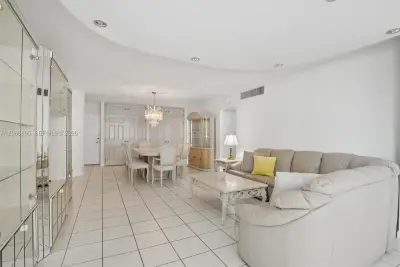 5005 Collins Ave #424, Miami Beach: photo 1 of 16