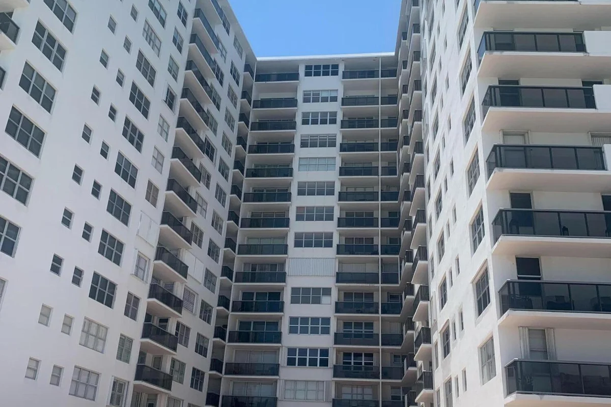 6039 Collins Ave #1722, Miami Beach: photo 1 of 10