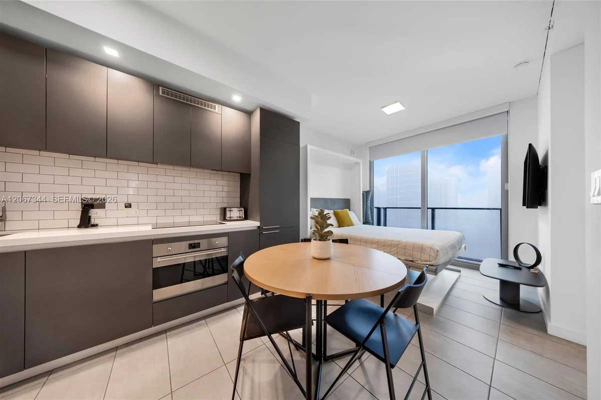 227 NE 2nd St #3107, Miami: photo 1 of 16