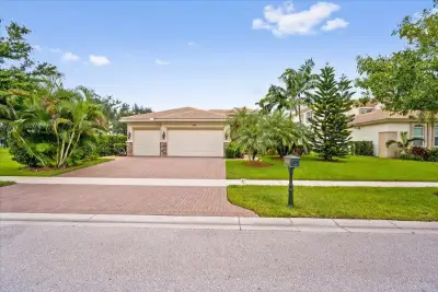 8152 Butler Greenwood Dr, Royal Palm Beach: photo 1 of 32