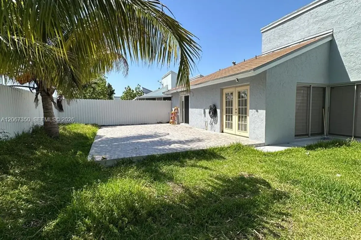 20926 SW 124th Ave Rd, Miami: photo 1 of 10