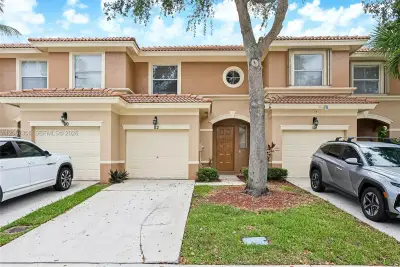 112 Wakulla Springs Way, Royal Palm Beach: photo 1 of 15