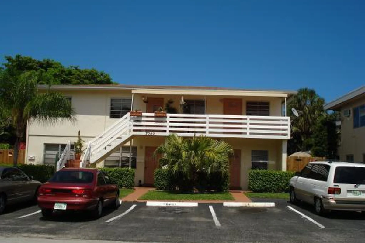 3040 NE 21st Ave #4, Fort Lauderdale: photo 1 of 4