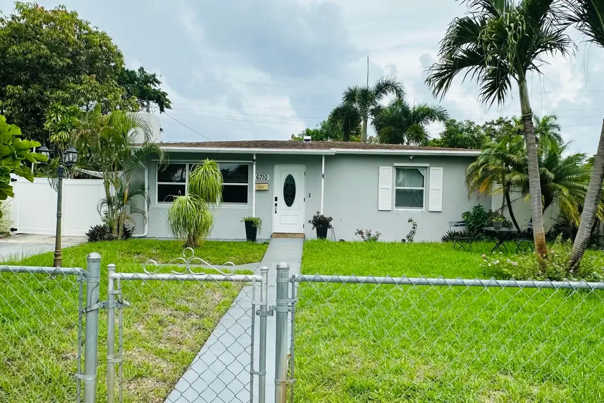6710 Forest Ct, West Palm Beach: photo 1 of 35