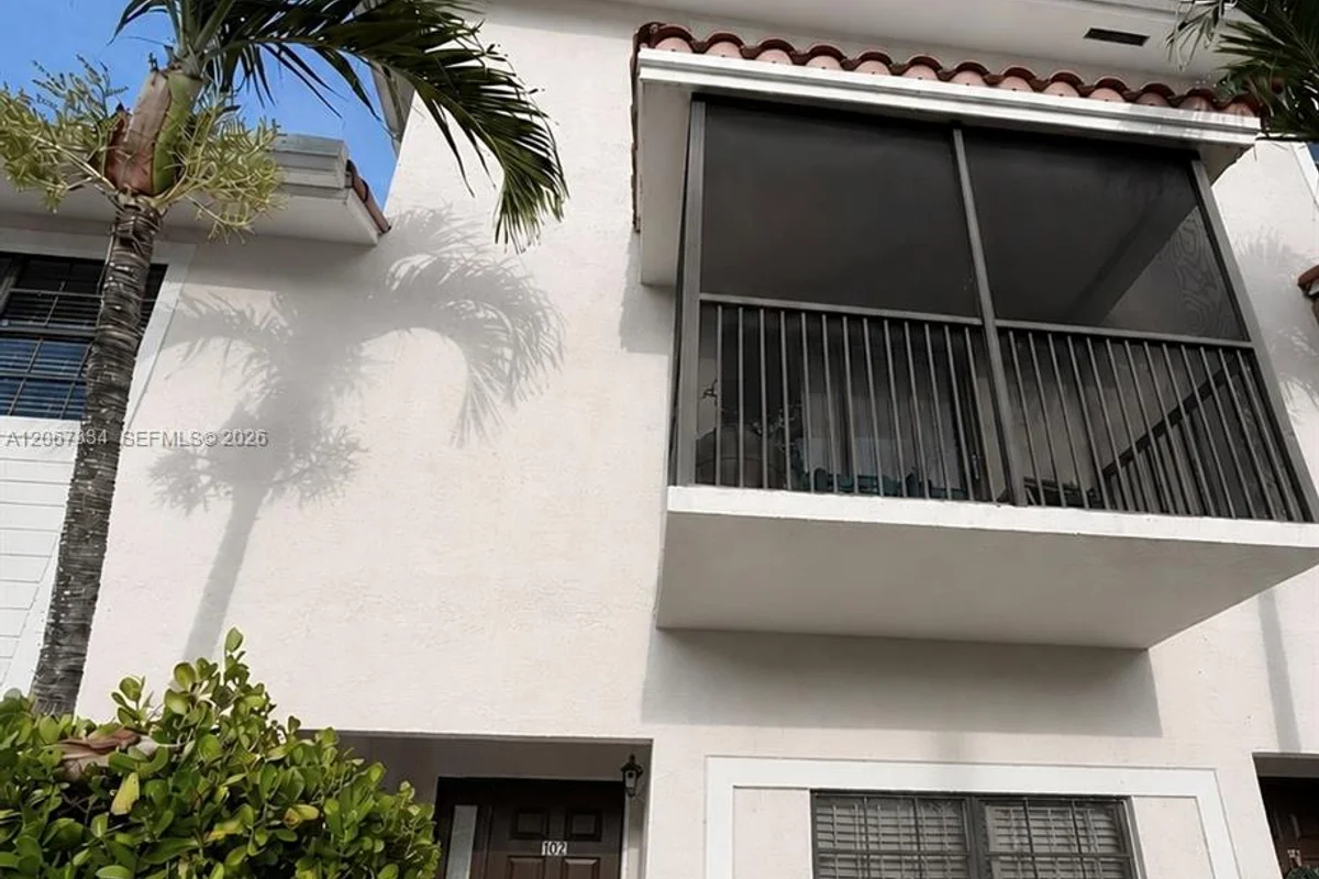 9902 Hammocks Blvd #102-60, Miami: photo 1 of 12