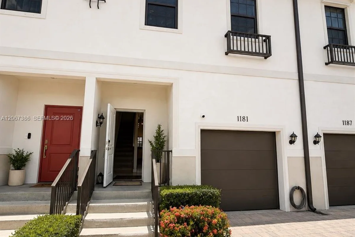 1181 SW 7th Ct, Florida City: photo 1 of 31