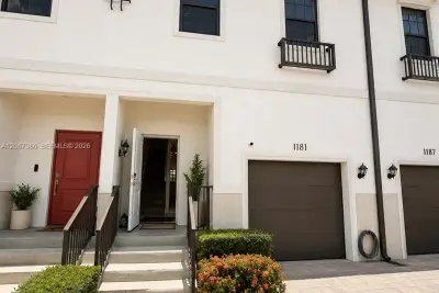 1181 SW 7th Ct, Florida City: photo 1 of 31