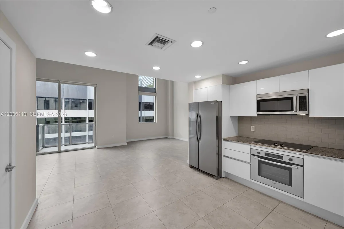 1060 Brickell Ave #815, Miami: photo 1 of 17
