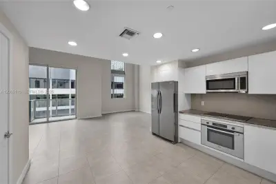 1060 Brickell Ave #815, Miami: photo 1 of 17