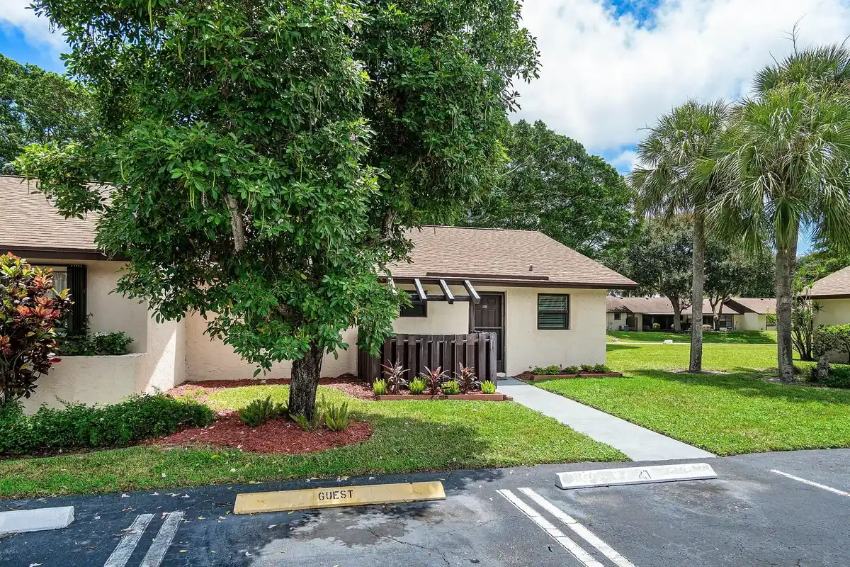28 Via De Casas Norte, Boynton Beach: photo 1 of 42