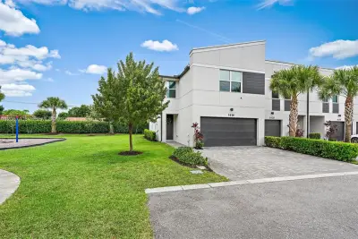 1616 Lindley St, Mangonia Park: photo 1 of 21