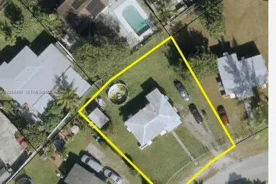 12330 NW 17th Ct, Miami: photo 1 of 12