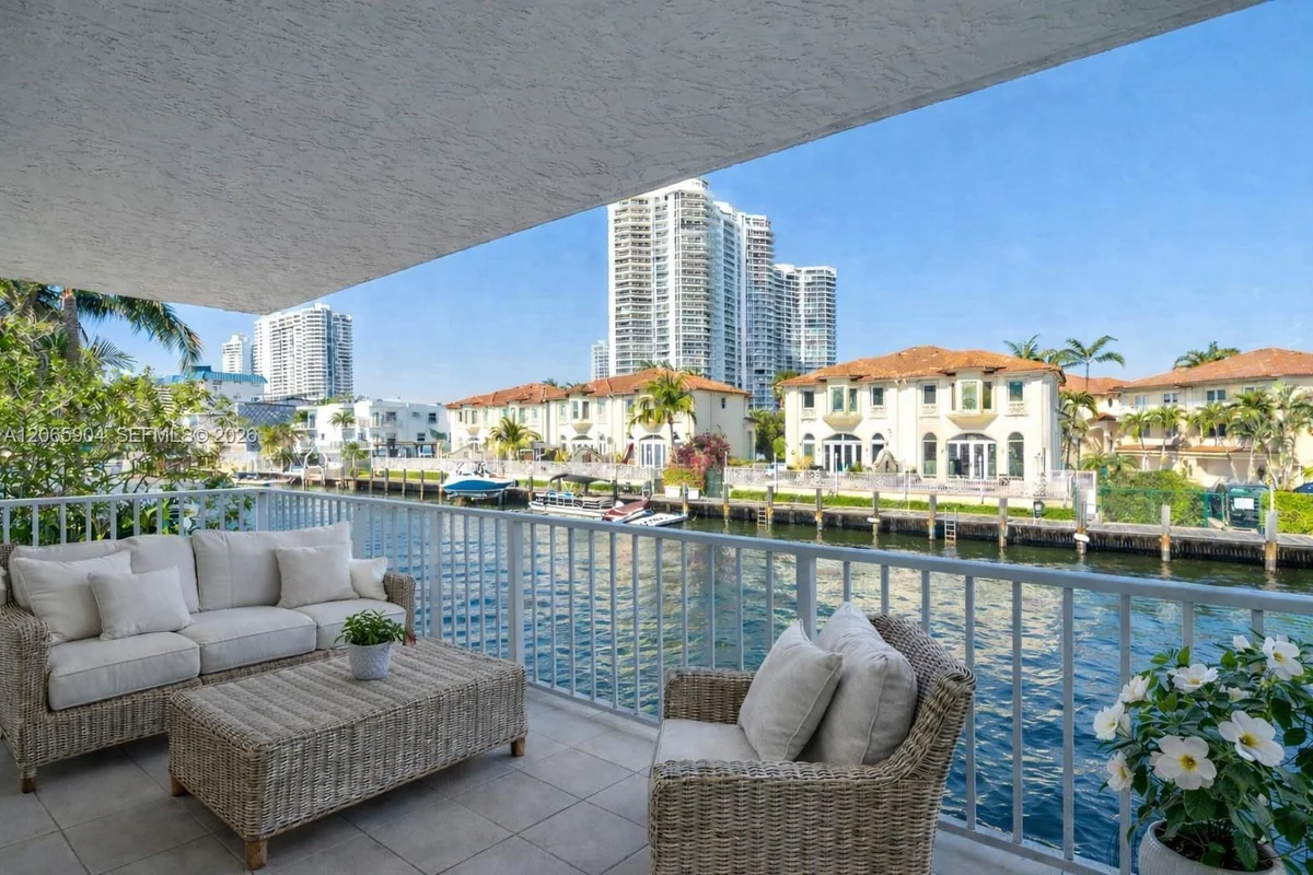 4000 NE 170th St #200, North Miami Beach: photo 1 of 33