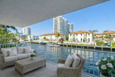 4000 NE 170th St #200, North Miami Beach: photo 1 of 33